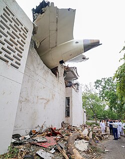 Boeing 787 crashes into Indian medical school, killing hundreds Boeing 787 crashes into Indian medical school, killing hundreds